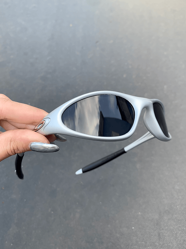 Minute Silver Black Iridium