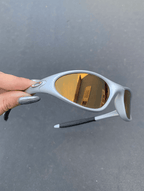 Minute Silver Gold Café