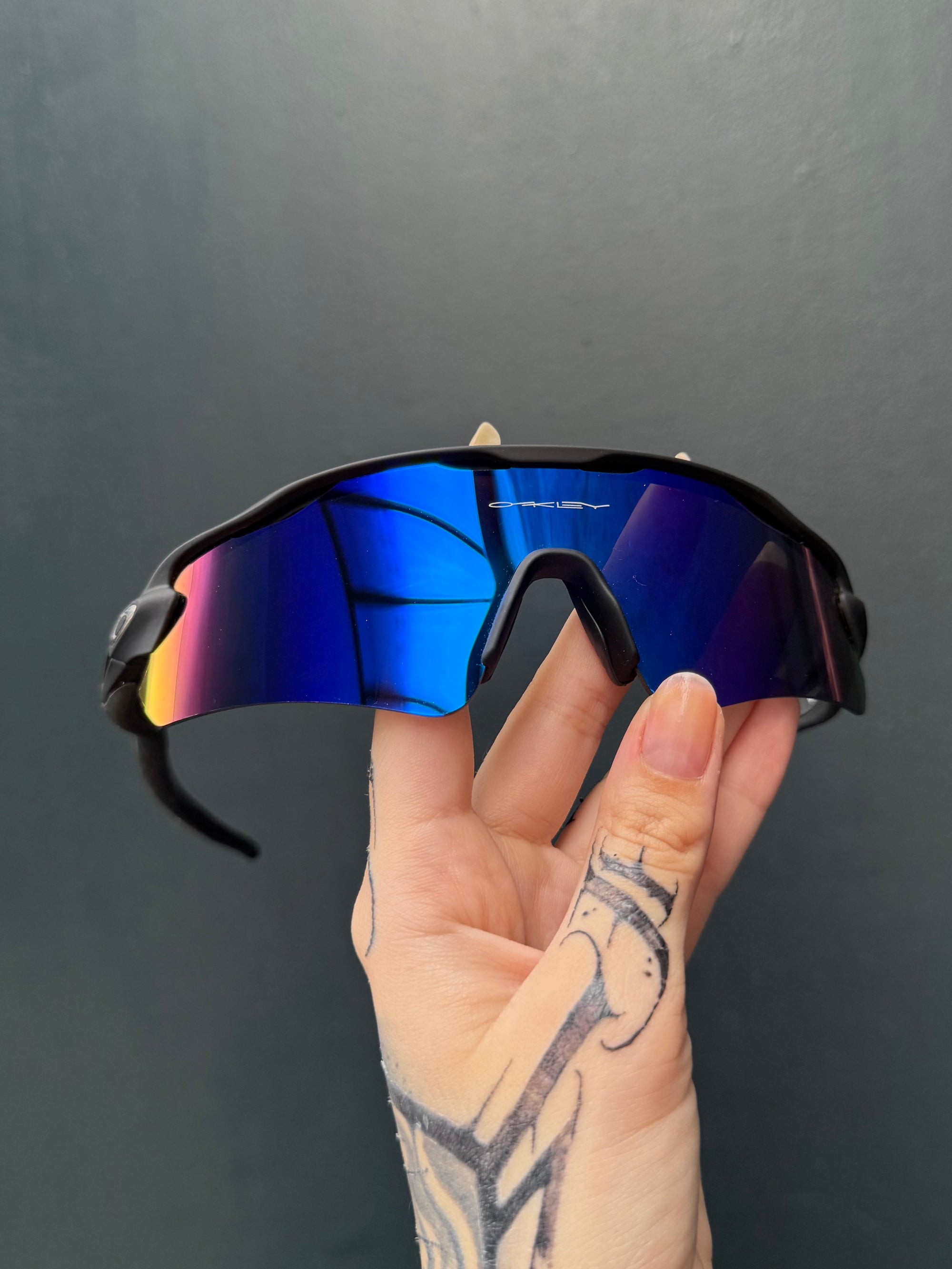 Radar Ev Path Neon Blue