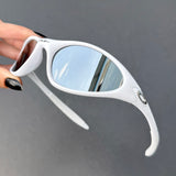 Minute White Liquid Metal