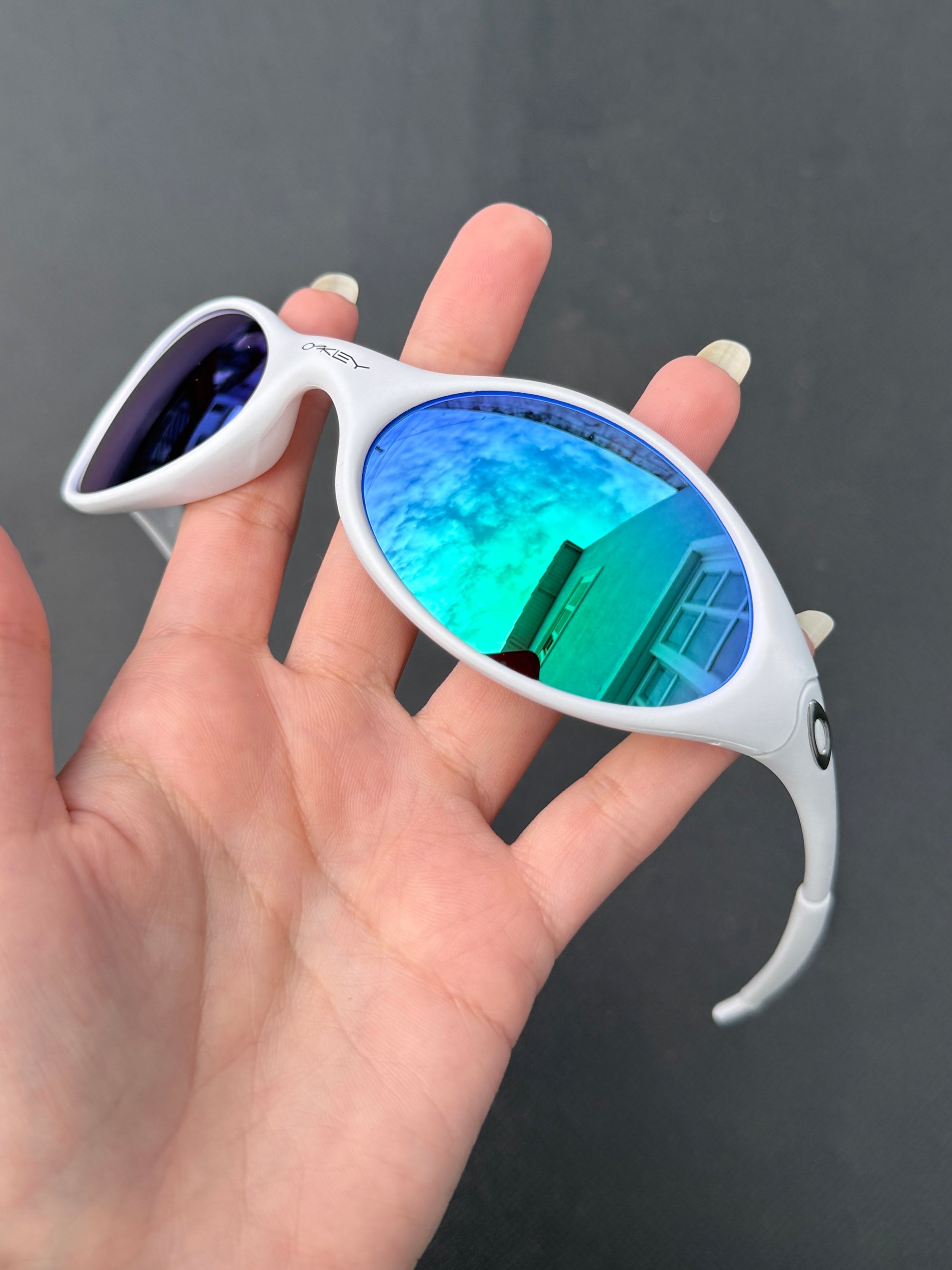 Eye Jacket White Jade Iridium