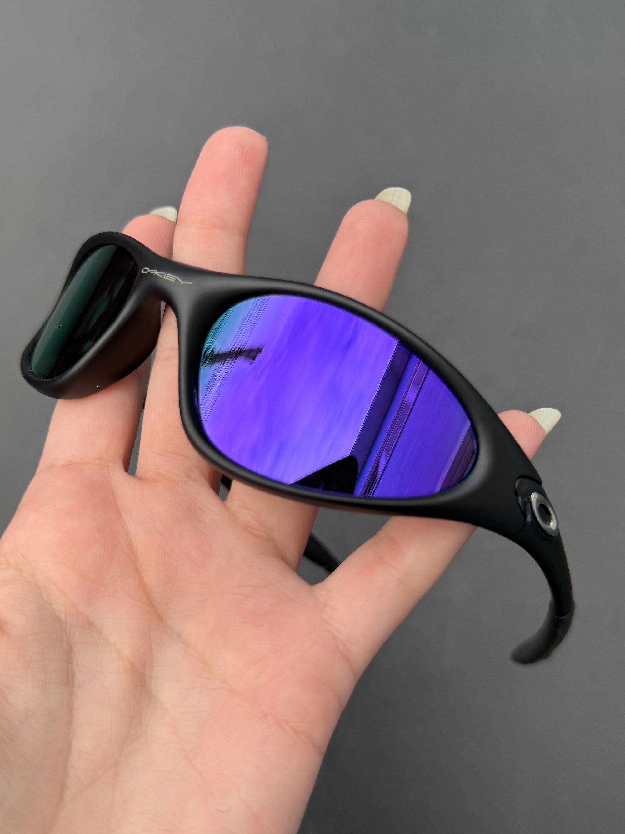 Minute Black Violet