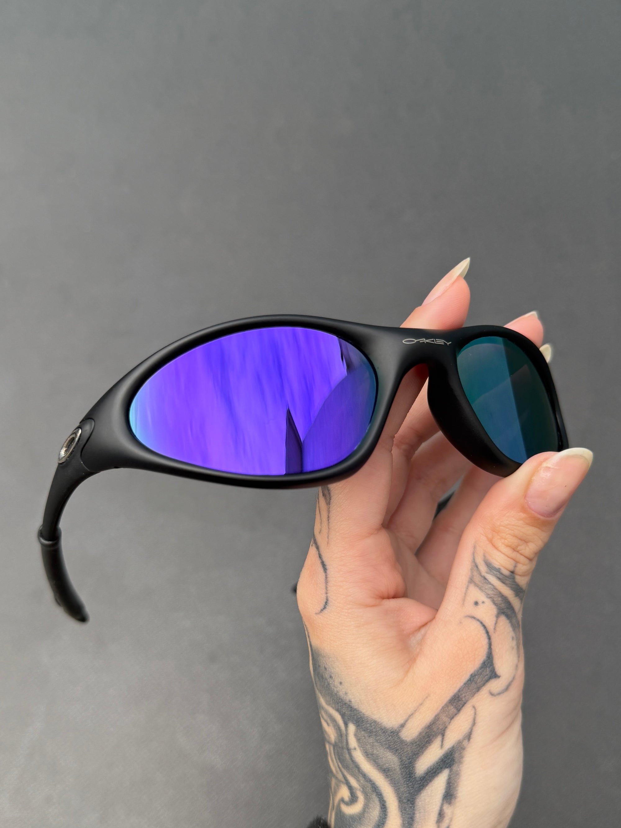 Minute Black Violet