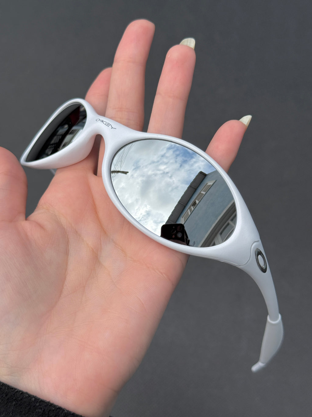 Eye Jacket White Liquid Metal