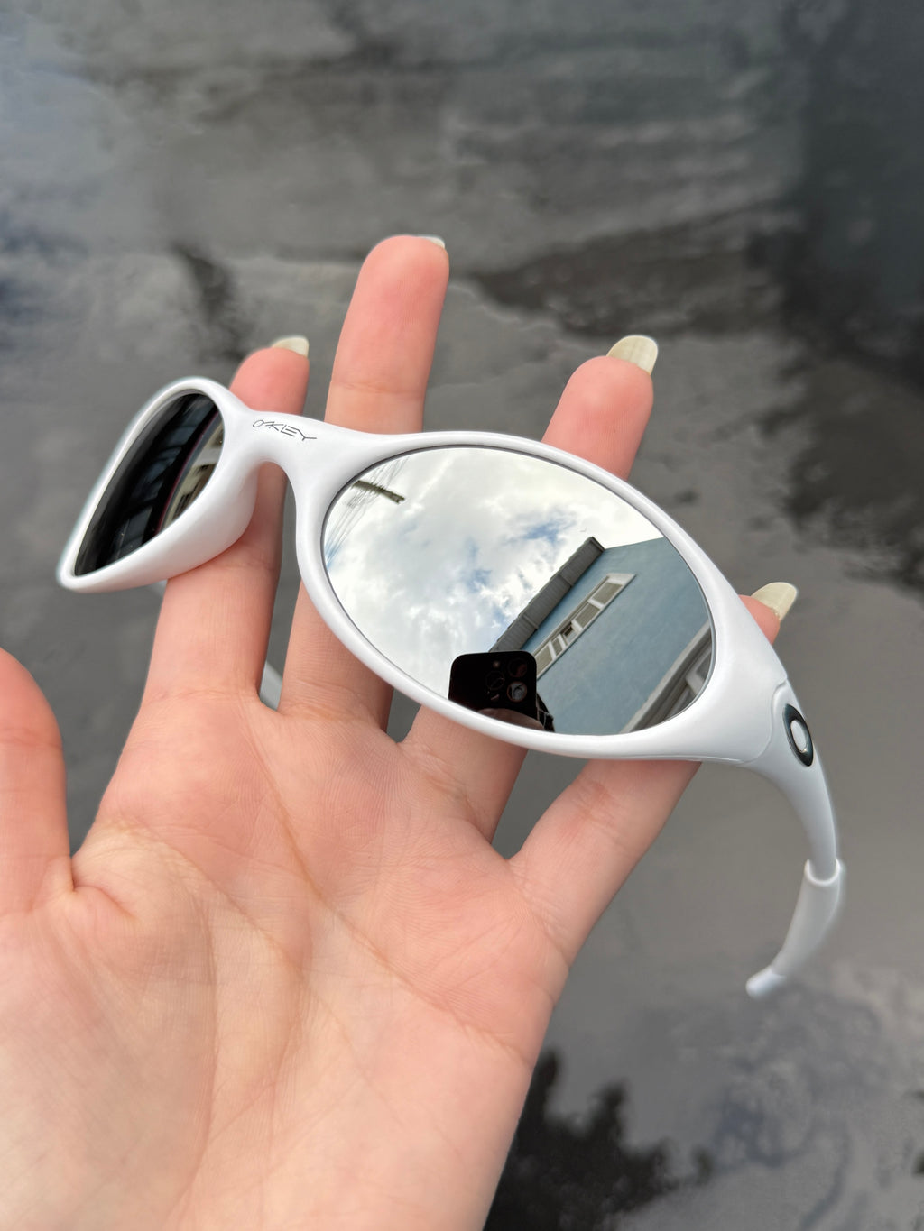 Eye Jacket White Liquid Metal